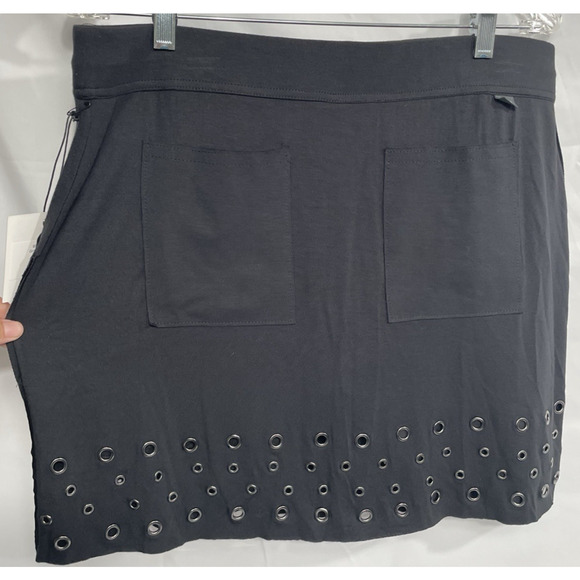 NWT Belyn Key Skort, Color: Onyx With Grommet Trim Women's Size: L - Picture 6 of 11